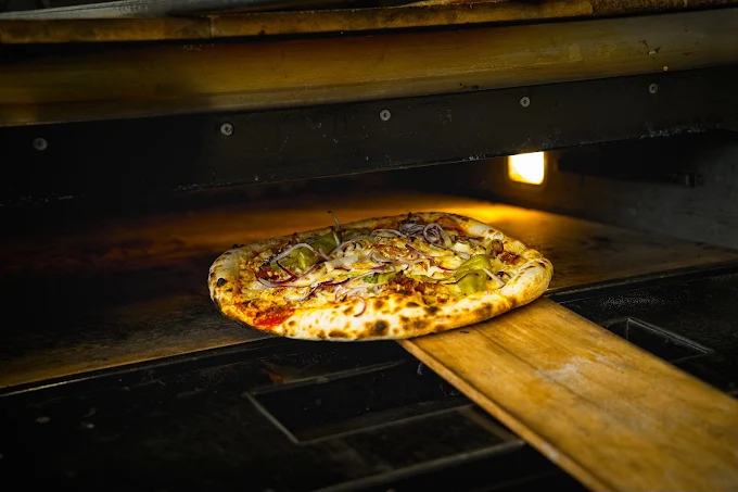 ZOB Döner Passau — Pizza aus dem Ofen